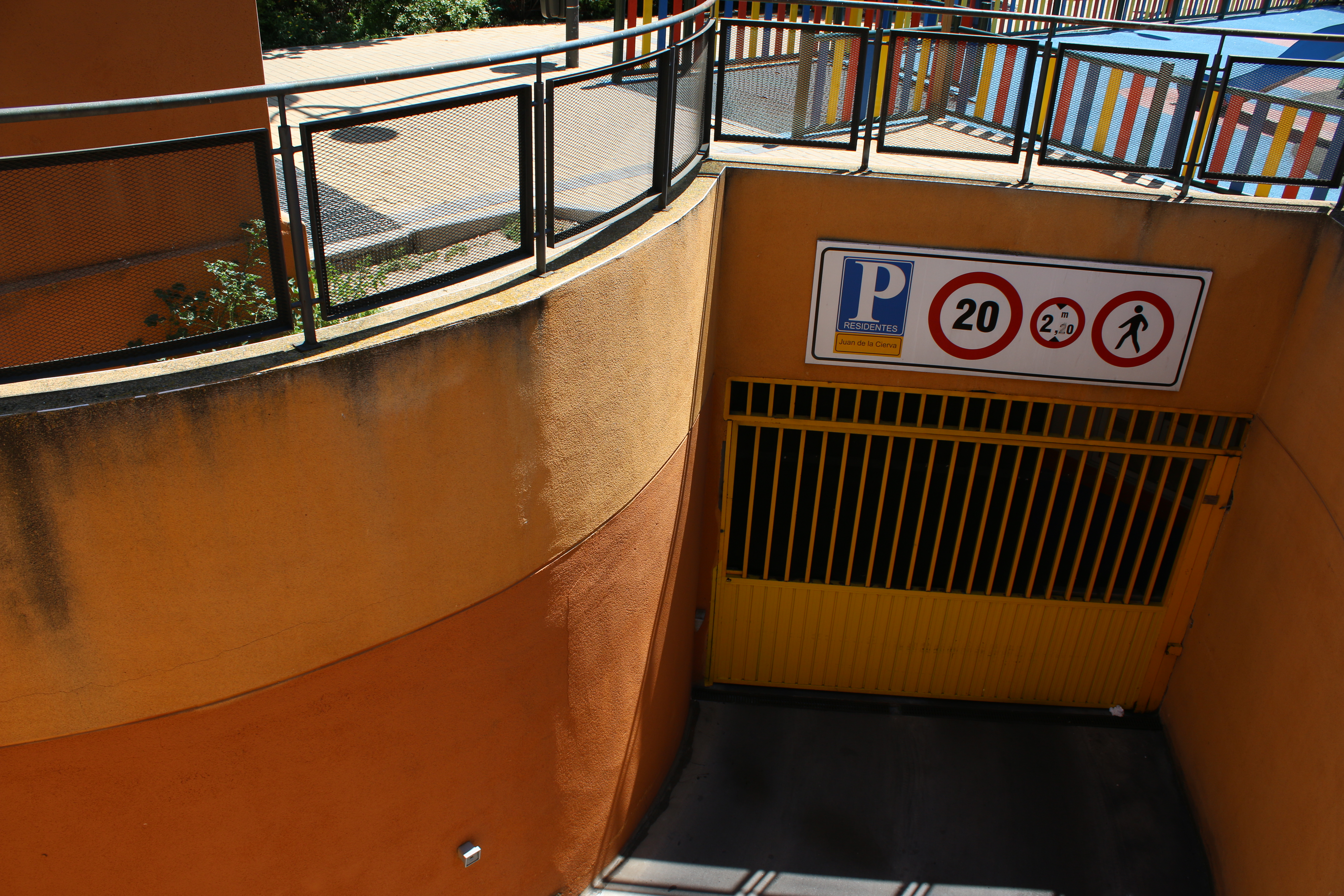 PUERTA ENTRADA JUAN DE LA CIERVA.JPG